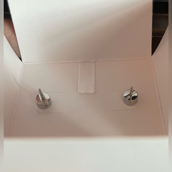 Michael Kors Silver Stud Earring
NWT - Picture 3 of 3